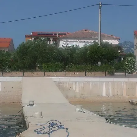 Nika 4*